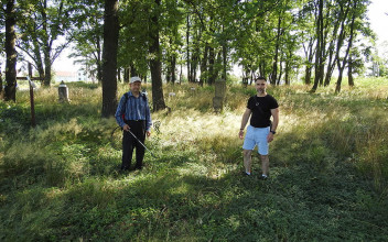 W Lubieszowie walczono z roślinnością na cmentarzu katolickim