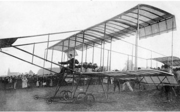 Emanuel Małyński – człowiek legenda z Polesia. Pilot pierwszej generacji, mecenas lotnictwa