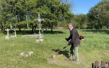 Majowe porządkowanie cmentarzy w Rymaczach i Lubomlu