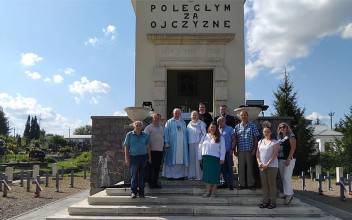 «Bronili tej ziemi sto lat temu». Z modlitwą na cmentarzu w Zborowie