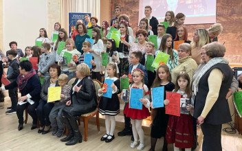 Młodzież z polskich organizacji recytowała poezję podczas Konkursu «Kresy»