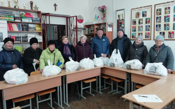 Członkowie Polskiego Centrum w Tarnopolu otrzymali świąteczne paczki