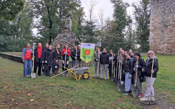 Młodzież uporządkowała zabytkowe parki w Wiśniowcu, Zbarażu, Trembowli i Jazłowcu