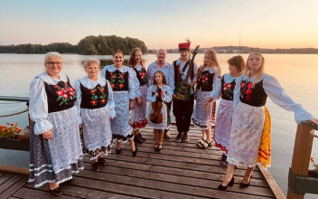 «Польські квіти» зі Здолбунова заспівали на фестивалі у Мронгові