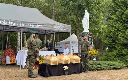 В Острівках перепоховали 55 жертв Волинського злочину
