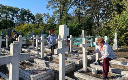У секторі польських військових поховань на кладовищі в Ковелі пофарбували надгробки