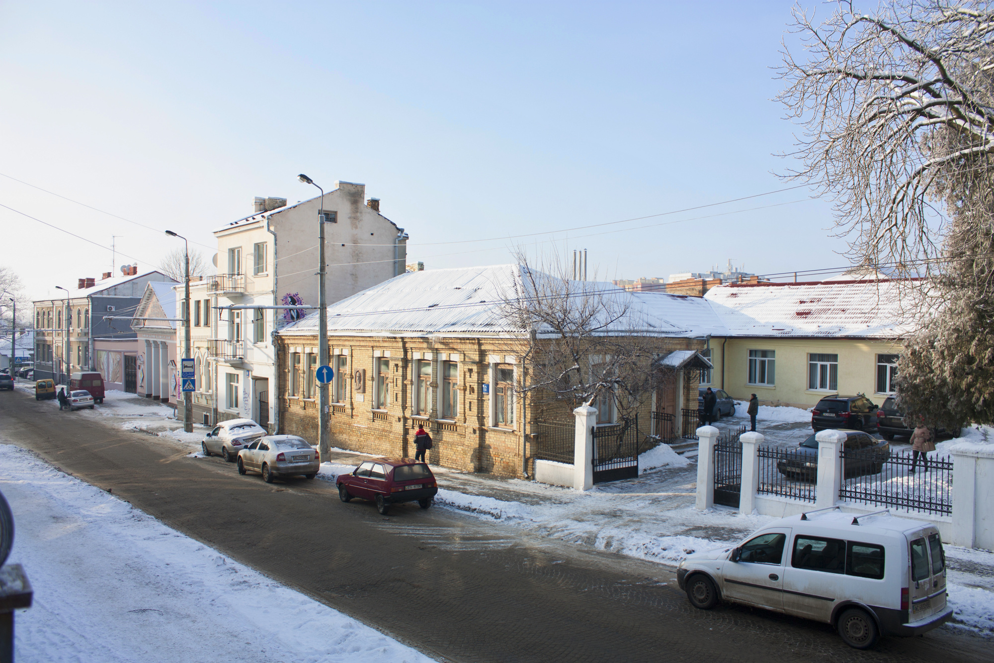 Budynek Ukraińskiego Gimnazjum w Łucku w latach 1927–1931 (obecnie ul. Bogdana Chmielnickiego 12).