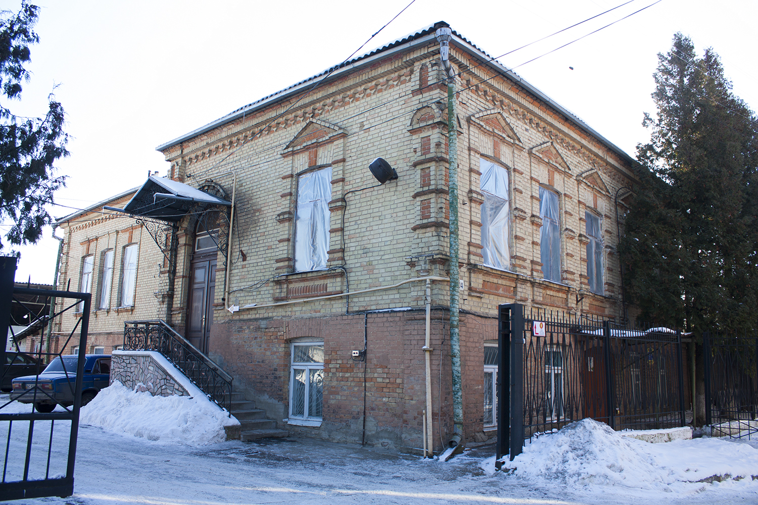 Budynek Ukraińskiego Gimnazjum w Łucku w latach 1931–1939 przy ul. Hawryluka 14 (w okresie międzywojennym ul. Płocka 20).