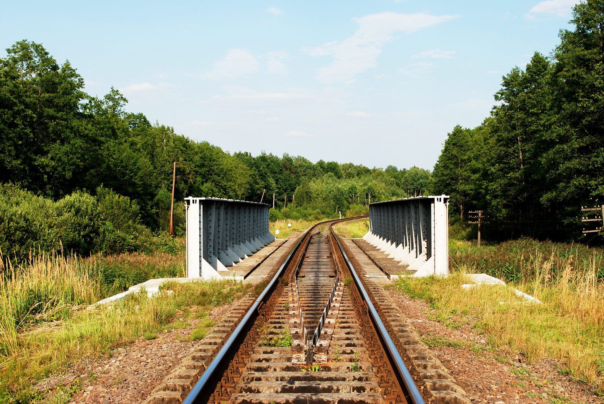 Поворот на залізниці. Зліва за мостом розташовувався укріплений німецький пост Грабінa.