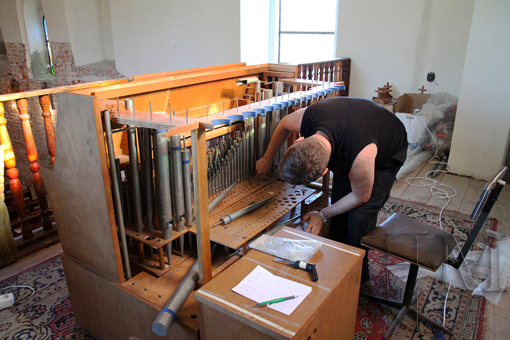 Organy w kościele Trójcy Przenajświętszej w Lubomlu