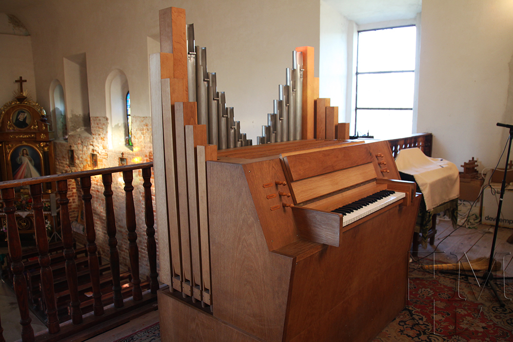 Organy w kościele Trójcy Przenajświętszej w Lubomlu