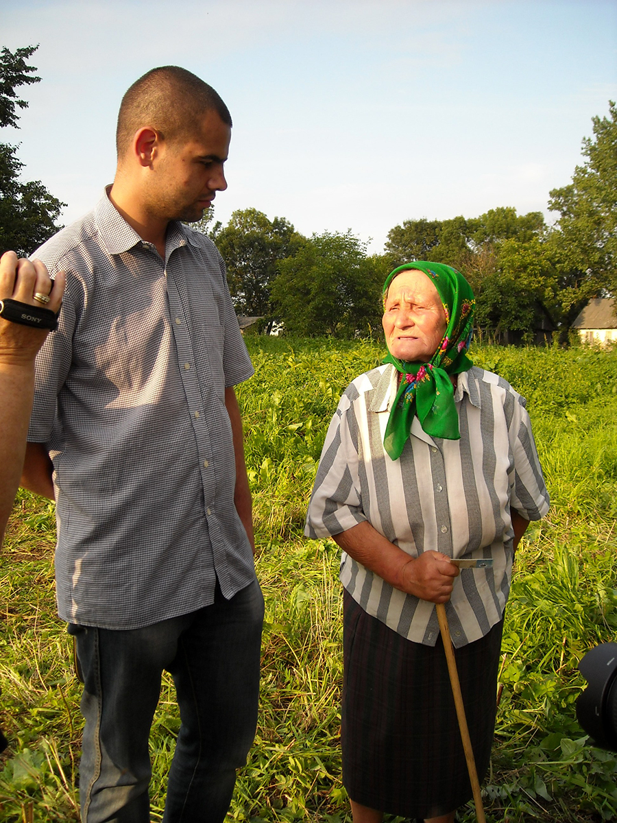 Grzegorz Naumowicz, organizator trzech pielgrzymek do Huty Stepańskiej, w rozmowie z panią Natalią Słuczyk.
