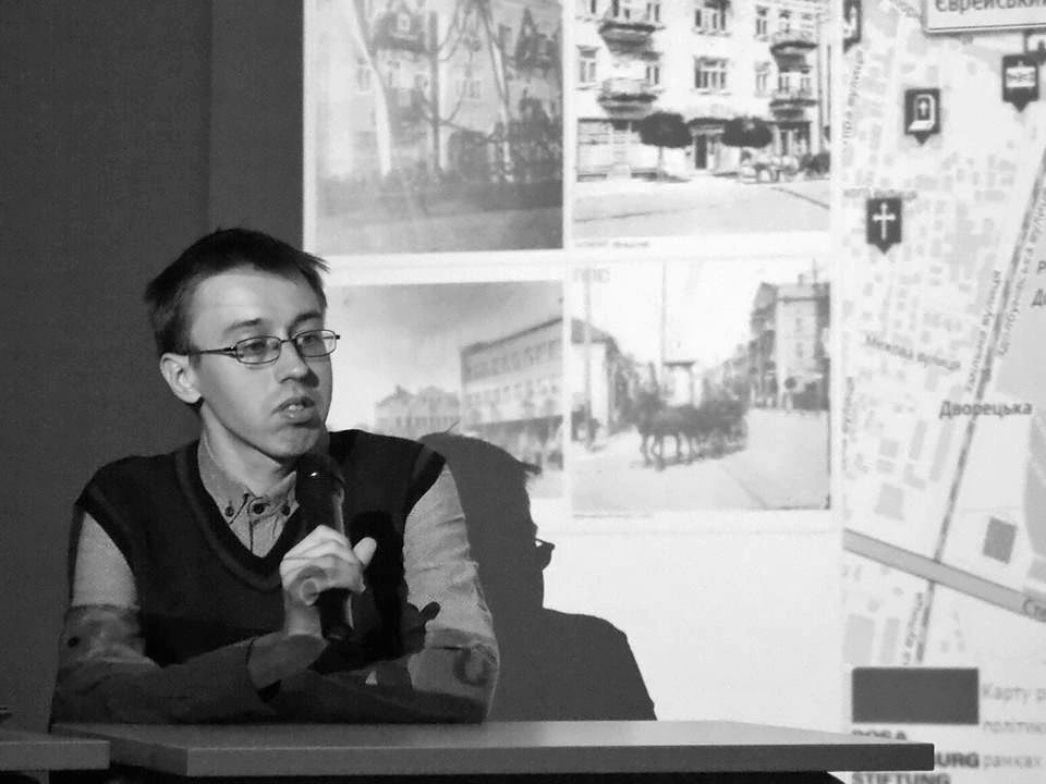 Andrzej Klymczuk podczas prezentacji mapy wirtualnej Równego 1918–1939 «Miasto Wielokulturowe». Zdjęcie Halyny Danylczuk