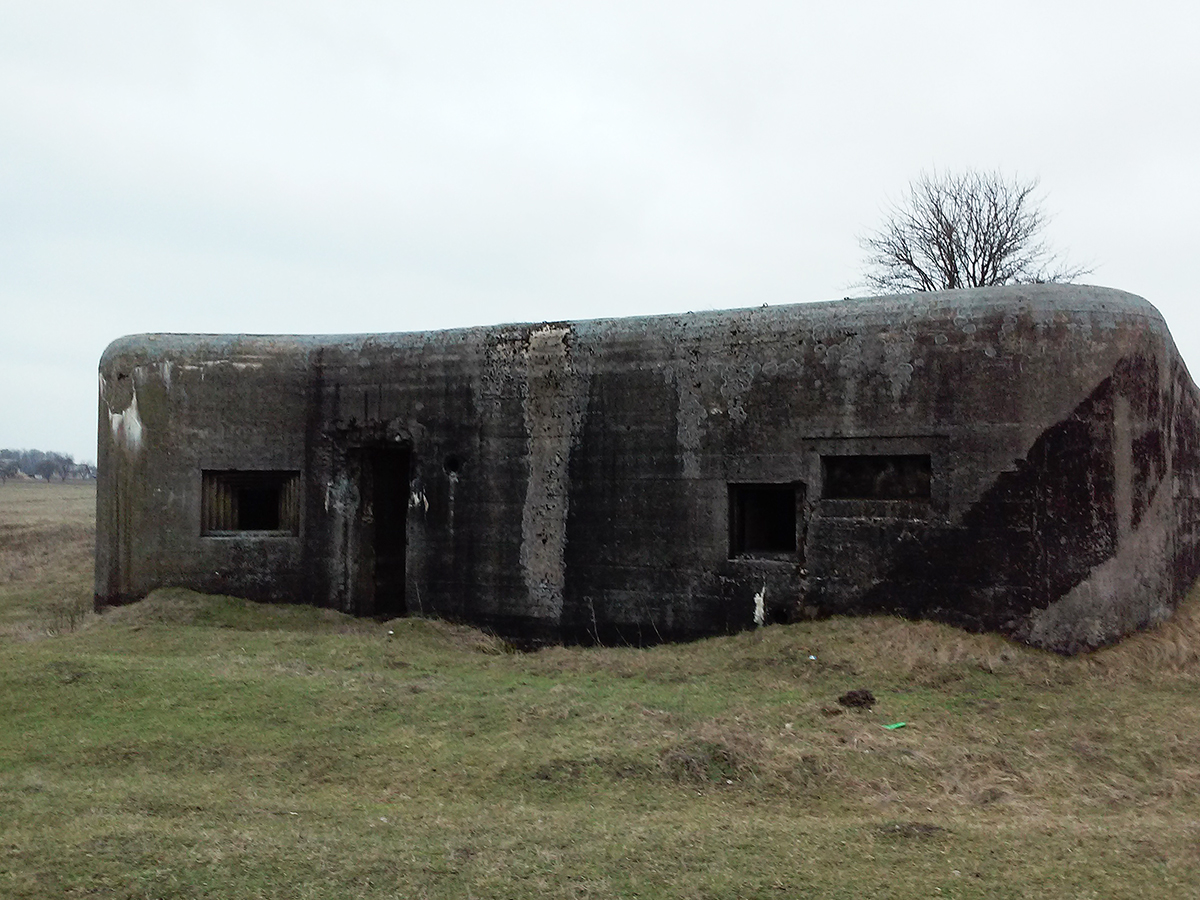 Bunkry żelbetonowe wybudowane w latach 30-tych.