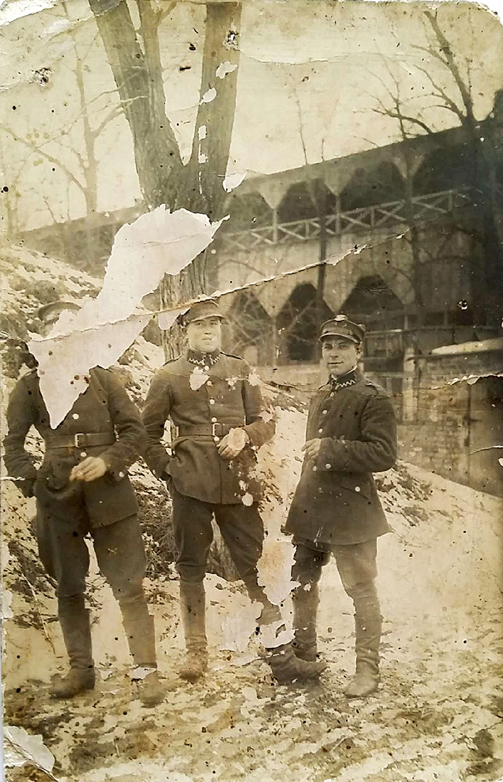 Włodzimierz Buraczyński (stoi pośrodku).