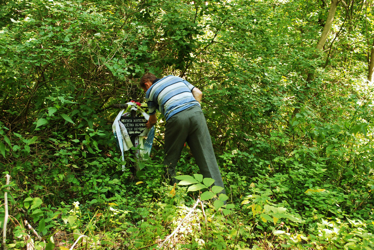 Pierwszy krzyżyk w Obórkach, przywieziony przez Feliksa Trusiewicza.jpg
