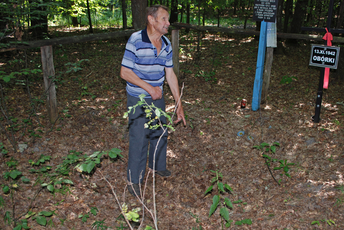 Na mogiłę zaprowadził mnie z Rudnik Iwan Czerniak. Położenie: 51°00'24.9