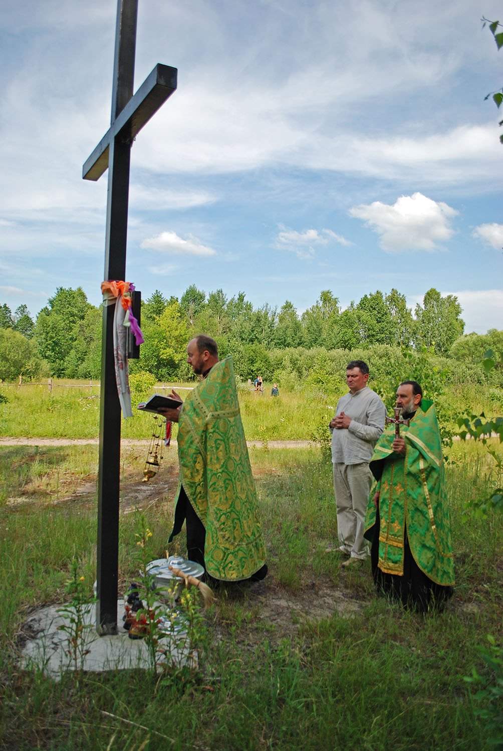 Молитва біля хреста у 2013 р.jpg
