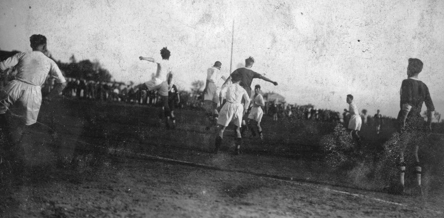 Футбол у  Рівному. 1920-ті рр. З архіву Гордія Філіповича, гравця рівненських команд.jpg