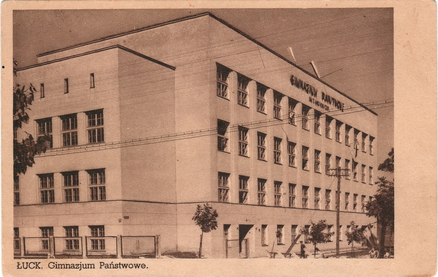 2. Нове приміщення гімназії імені Тадеуша Костюшка (архітектор Казимир Толочко) відкрили 1931 р. Нині це найстаріший корпус Східноєвропейського національного університету імені Лесі Українки.