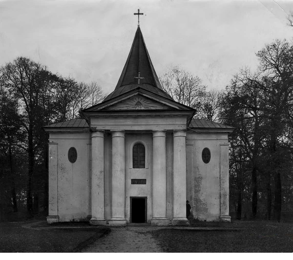 2. Костел Святого Архангела Михаїла у Степані (1614–1943).