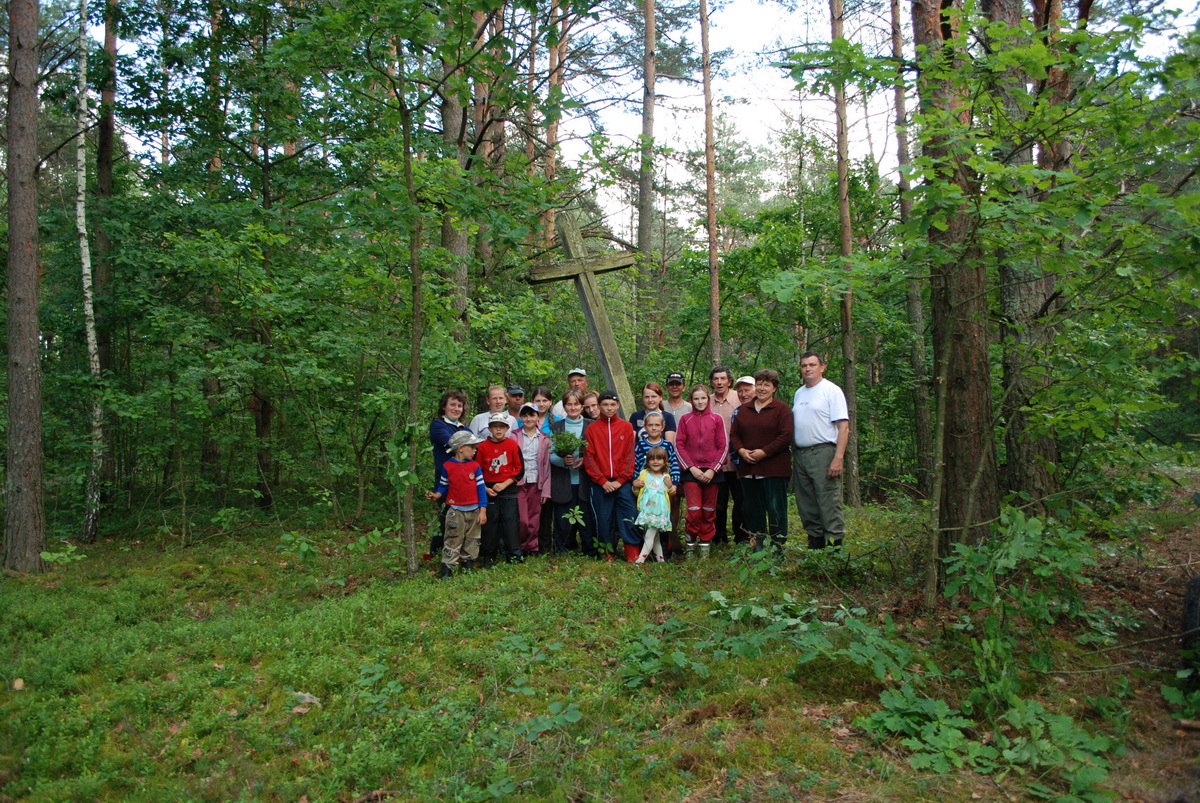 3. Біля хреста.