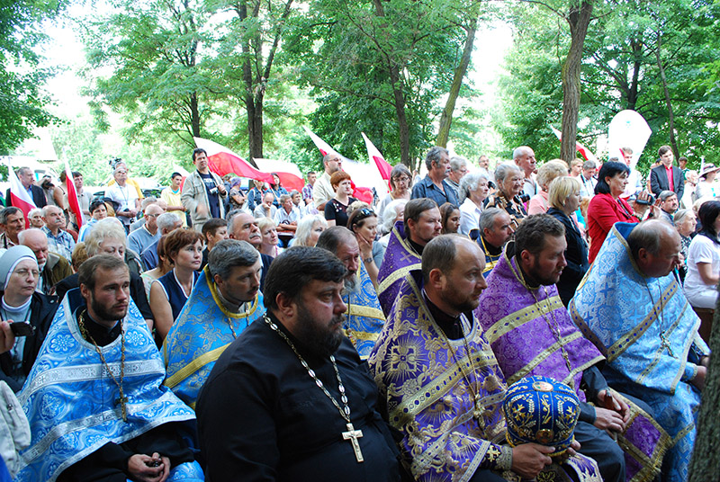 8. Okoliczni kapłani przybyli na uroczystość. 