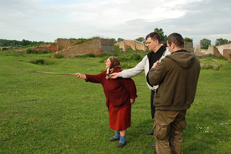 3. Тут стояла плебанія. Місце, де колись знаходилася колонія, нам показувала Наталія Случик.