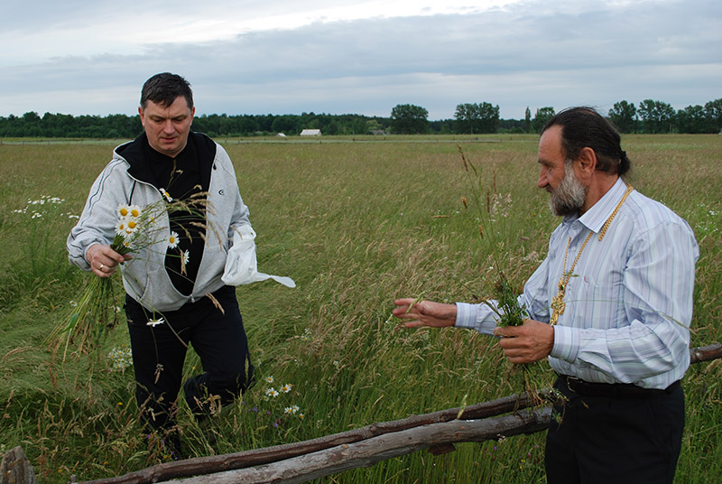 2. Te kwiaty zbierałem na zamówienie Edwarda Pomerańskiego. Odstąpił je później Wacławowi Brzozowskiemu z Siedliska. Po śmierci pana Wacława kwiaty z Halinówki złożono w Jego trumnie.