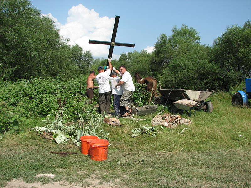 4. Podnosimy krzyż.