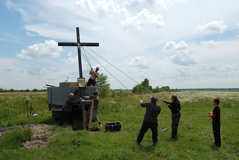 3. Podnosimy krzyż.