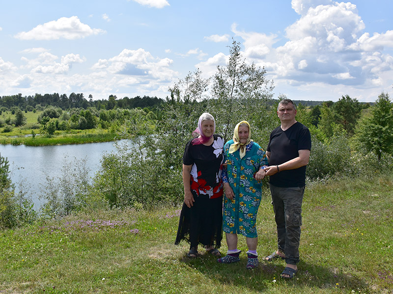 9. Януш Горошкевич із Марією і Любов’ю, внучкою і дочкою Никифора Жучені.