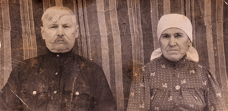 7. Nikifor Żuczenia z Żoną.