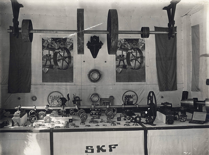 12. Wnętrze pawilonu «Braci Swoboda»