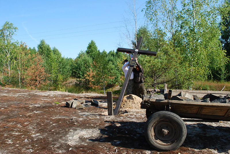 3. Podnosimy krzyż.